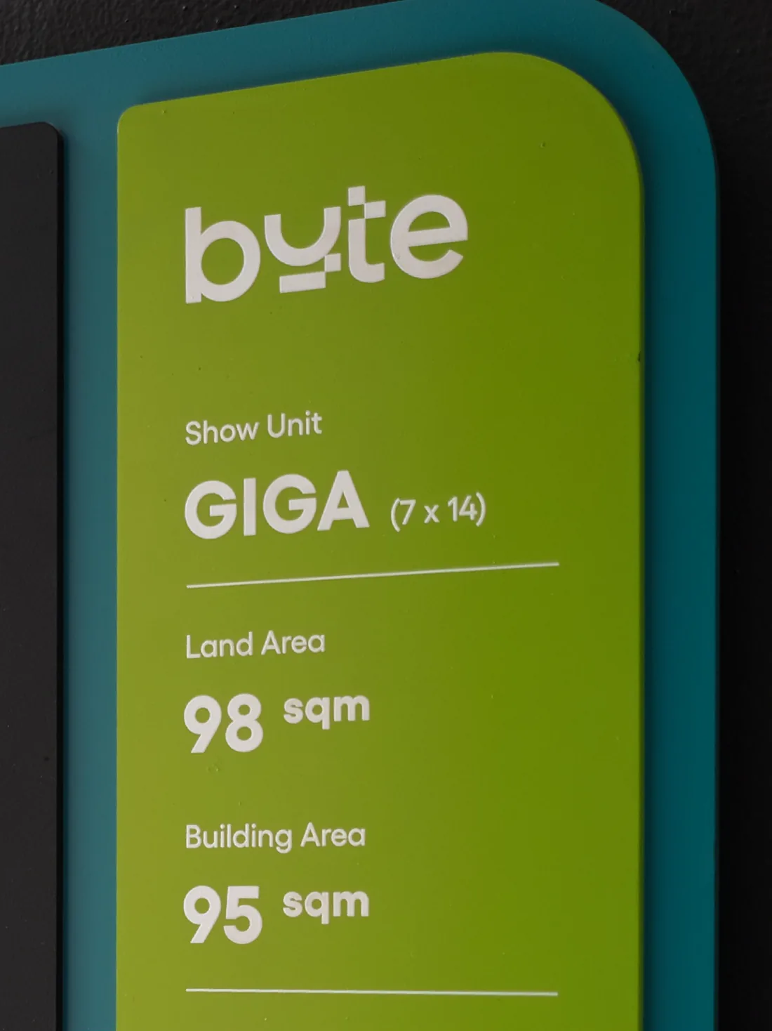 Green byte unit sign for the GIGA type, listing a 7×14 plan, land 98 sqm and building 95 sqm